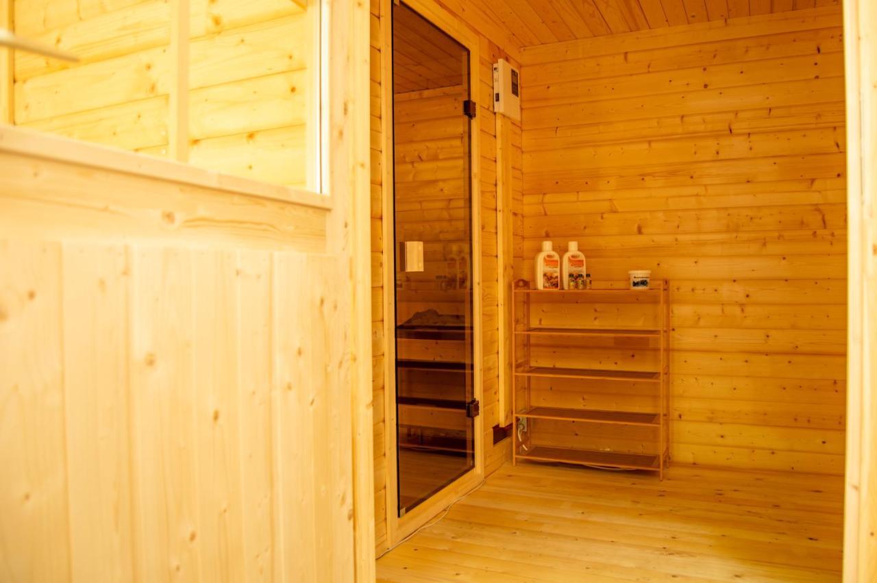 Wellness Mitten In Der Wasserfallstadt Triberg Triberg im Schwarzwald Luaran gambar
